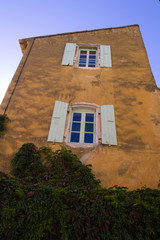 Fototapeta na wymiar maison en Ardèche