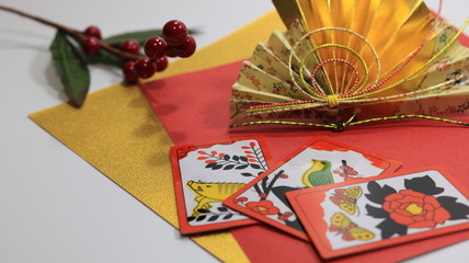 Obraz premium 新年の遊び 花札と和雑貨・和小物