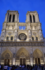 Fototapeta na wymiar Notre Dame de Paris by night