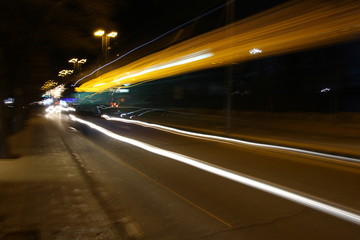 Fototapeta na wymiar Luces en movimiento en la noche