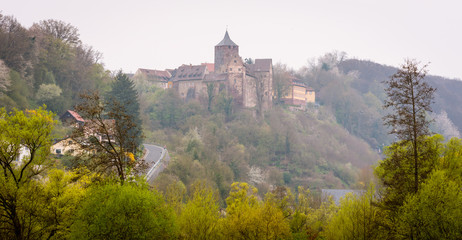 alte Burg auf dem Berg