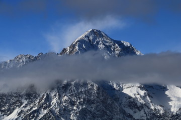 Fototapeta na wymiar Montagne e nebbia