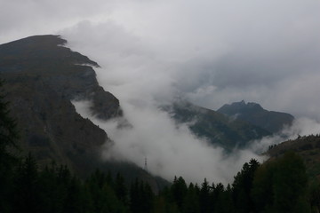 Montagne e nebbia