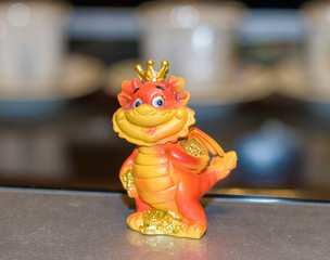 statuette dragon