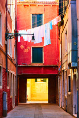 Fototapeta na wymiar Venetian courtyard with drying linen