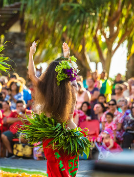 DANSEUSE TAHITIENNE