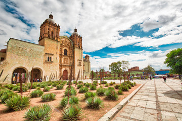 Oaxaca, Mexico-2 December 2018: Landmark Santo Domingo Cathedral in historic Oaxaca city center - obrazy, fototapety, plakaty