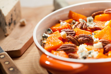 Butternut squash, blue cheese and pecan nuts, a vegetarian lunch for gourmets.