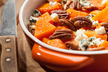 Butternut squash, blue cheese and pecan nuts, a vegetarian lunch for gourmets.