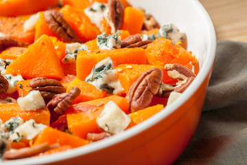 Butternut squash, blue cheese and pecan nuts, a vegetarian lunch for gourmets.