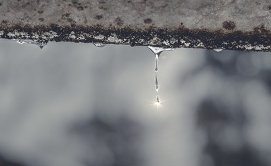 Obraz na płótnie Canvas Frozen droplet!