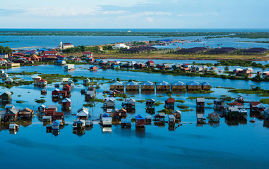 Fototapeta na wymiar Floating Village at Tonle Sap