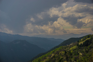 Obraz na płótnie Canvas berglandschaft in italien mit sonnenuntergang