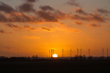 Fototapeta na wymiar Scenic sunset behind a wind farm