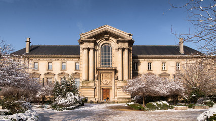 Obraz premium Horizontal view on Reims justice palace and park behind it, France
