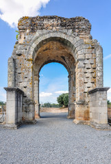 Arco romano de Cáparra, Cáceres. Arcos de triunfo en España. - obrazy, fototapety, plakaty