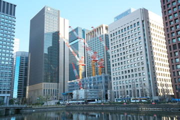 Obraz premium Tokyo,Japan-January 2, 2019: Buildings in Marunouchi area in Tokyo in the winter morning 