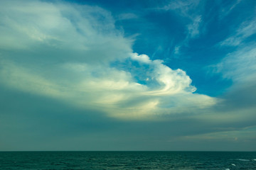 Fototapeta na wymiar blue sky and sea