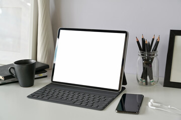 Fototapeta premium Working place with blank screen mockup tablet