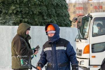 Portrait of an assembler in an orange helmet