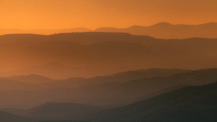 Fototapeta na wymiar Coucher de soleil sur les collines du haut Languedoc