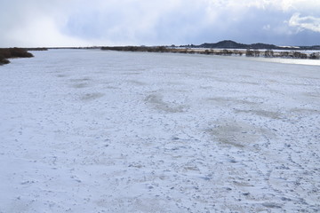 凍結した最上川　Frozen Mogami River