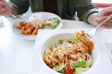 Vegetable salad with fried chicken meat