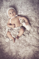 Baby mit Eule
