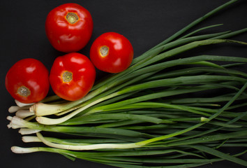 Green onion and red tomates