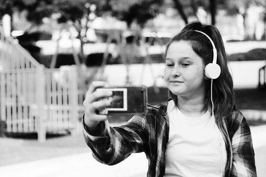 Portrait of tenage girl sitting outdoor
