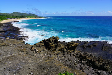 Fototapeta na wymiar View of the Pacific Ocean at Halona Point Blowhole on Hanauma Bay in Oahu, Hawaii