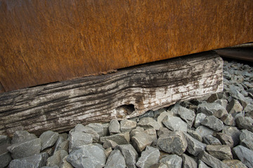 Stein, Holz, Rost