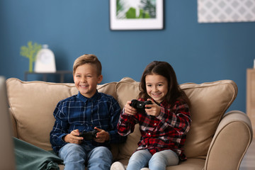 Cute little children playing computer game at home © Pixel-Shot