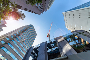 ビル建設の工事現場