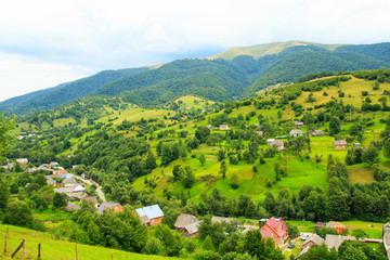Fototapeta na wymiar Nature in the mountains, beautiful scenery, beautiful mountain cenery, the Carpathian Mountains, a village in the mountains.