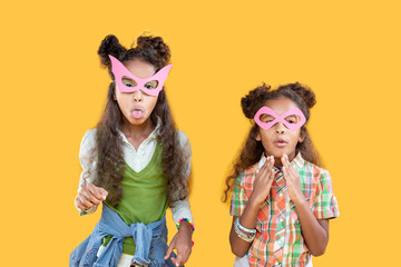 Obraz premium Delighted happy girls preparing for the masquerade