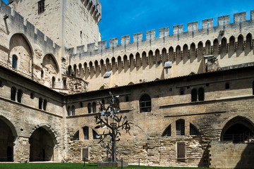Papstpalast in Avignon in Südfrankreich
