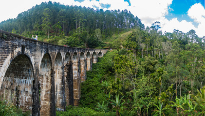 Fototapeta na wymiar Iconic Nine Arches Bridge in Ella, Sri Lanka