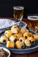 Herzhafter Snack aus Blaetterteig