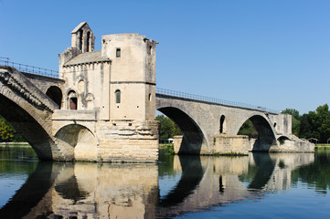 Fototapeta na wymiar Pont Saint-Bénézet in Avignon in Südfrankreich