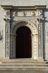Portal der Kirche 