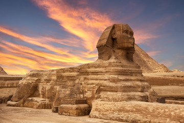 The Sphinx in Giza pyramid complex at sunset - obrazy, fototapety, plakaty