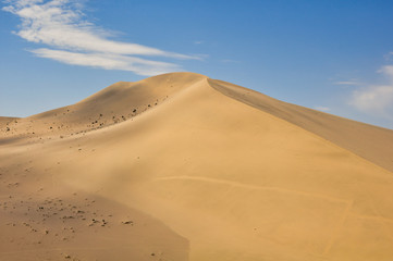 Fototapeta na wymiar Duna nel deserto di Dunhuang, Cina