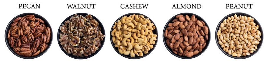 Pekannüsse, Walnüsse,Cashews, Mandeln und Erdnüsse in Schalen freigestellt auf weißem...