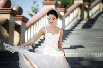 Naklejka premium fashion photo of beautiful woman with dark hair in luxurious wedding dress