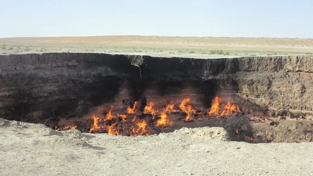 Darvaza Gas Crater Pit 02