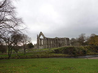 Fototapeta na wymiar A vie of Bolton Abbey in Cheshire england