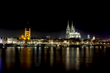 Rhein Panorama in der Nacht