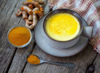 Turmeric with milk drinks good for beauty and health