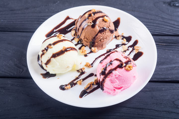 Ice cream with walnuts and chocolate topping